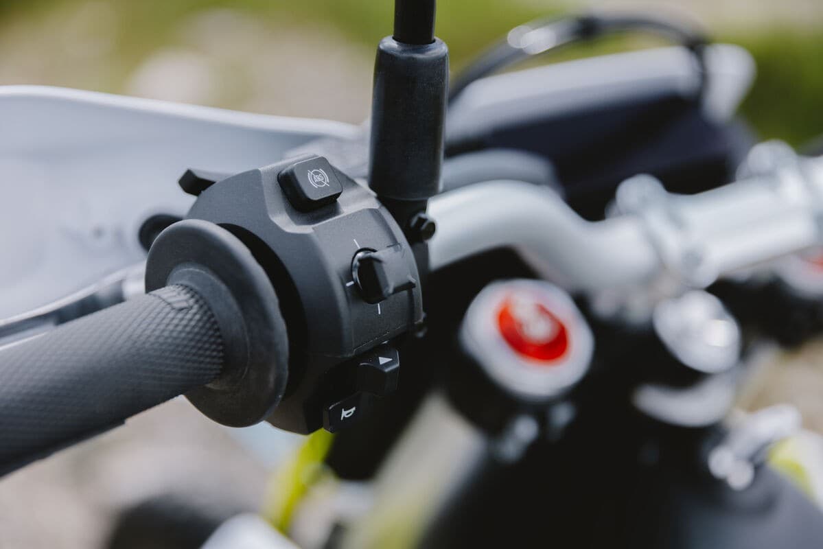 Husqvarna 701 Enduro 2026: il mono più potente al mondo in salsa dual